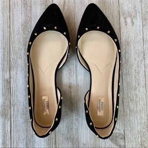 Jennifer Lopez black flats